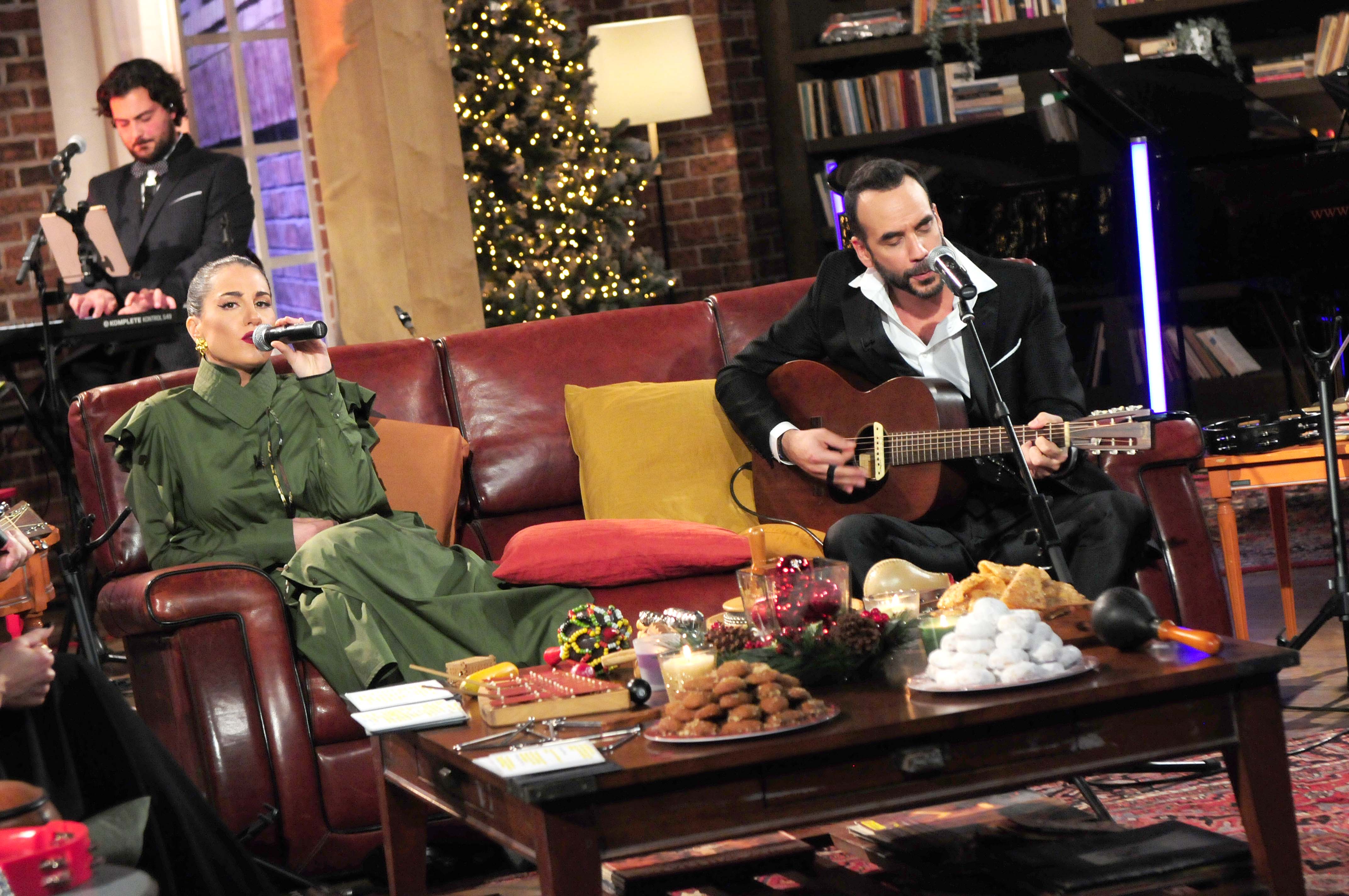 moysiko_koyti_05.jpg Πάνος Μουζουράκης