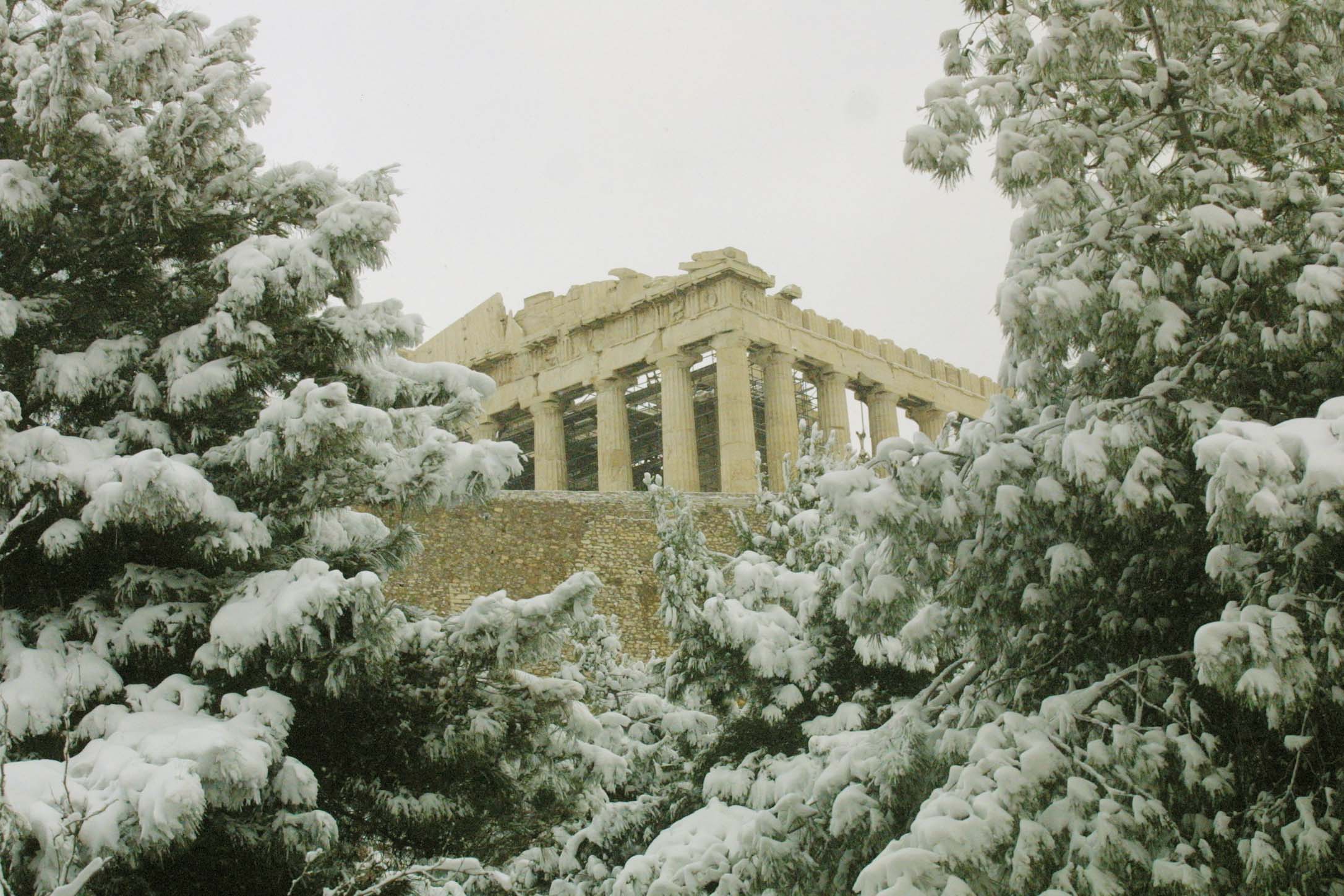 H Ακρόπολη χιονισμένη το 2004