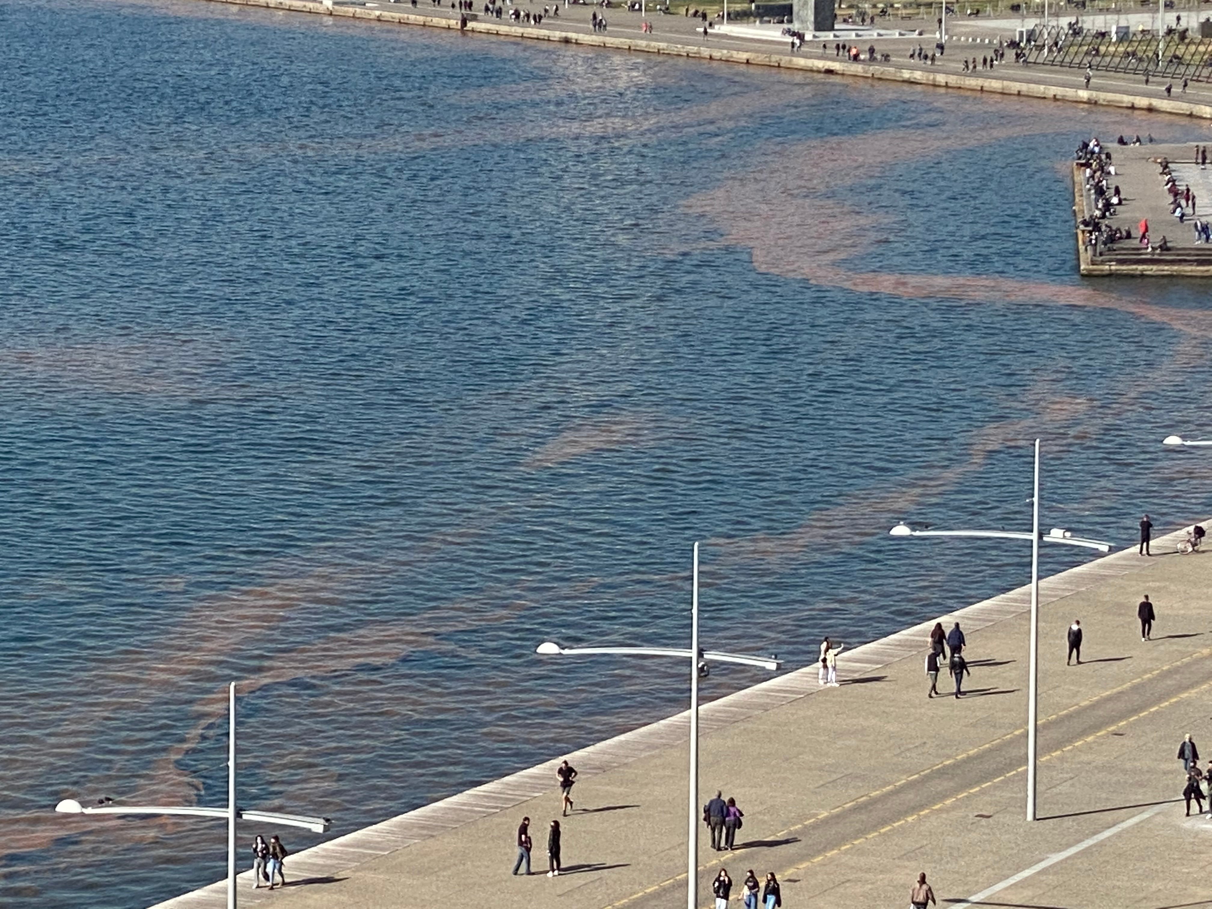 Ερυθρά παλίρροια στη Θεσσσαλονίκη