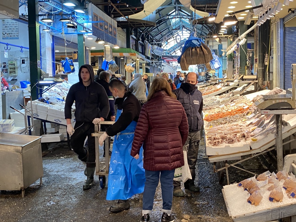 Στα ίδια επίπεδα με πέρσι οι τιμές στα ψάρια σύμφωνα με τους εμπόρους