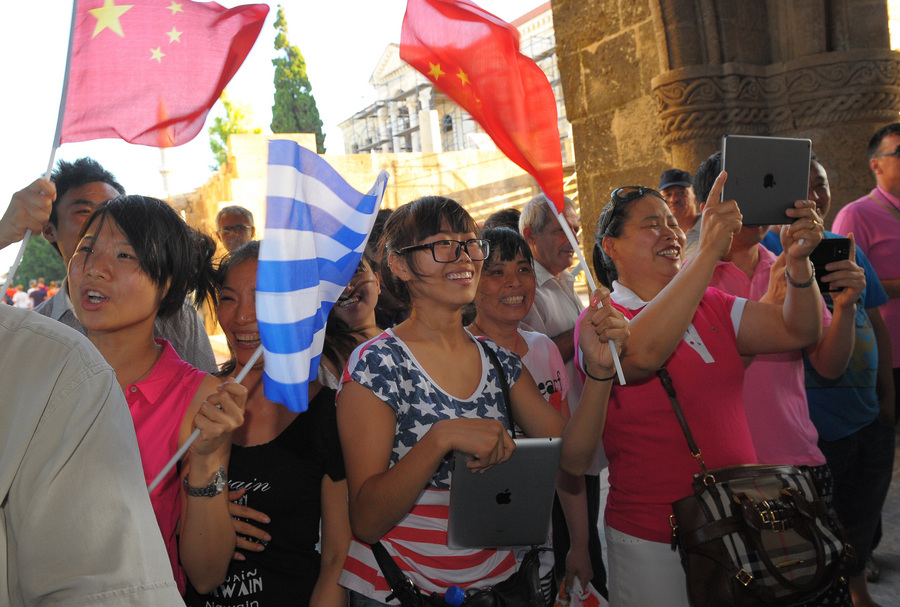 14238954.jpg Κινέζοι τουρίστες στην Ρόδο