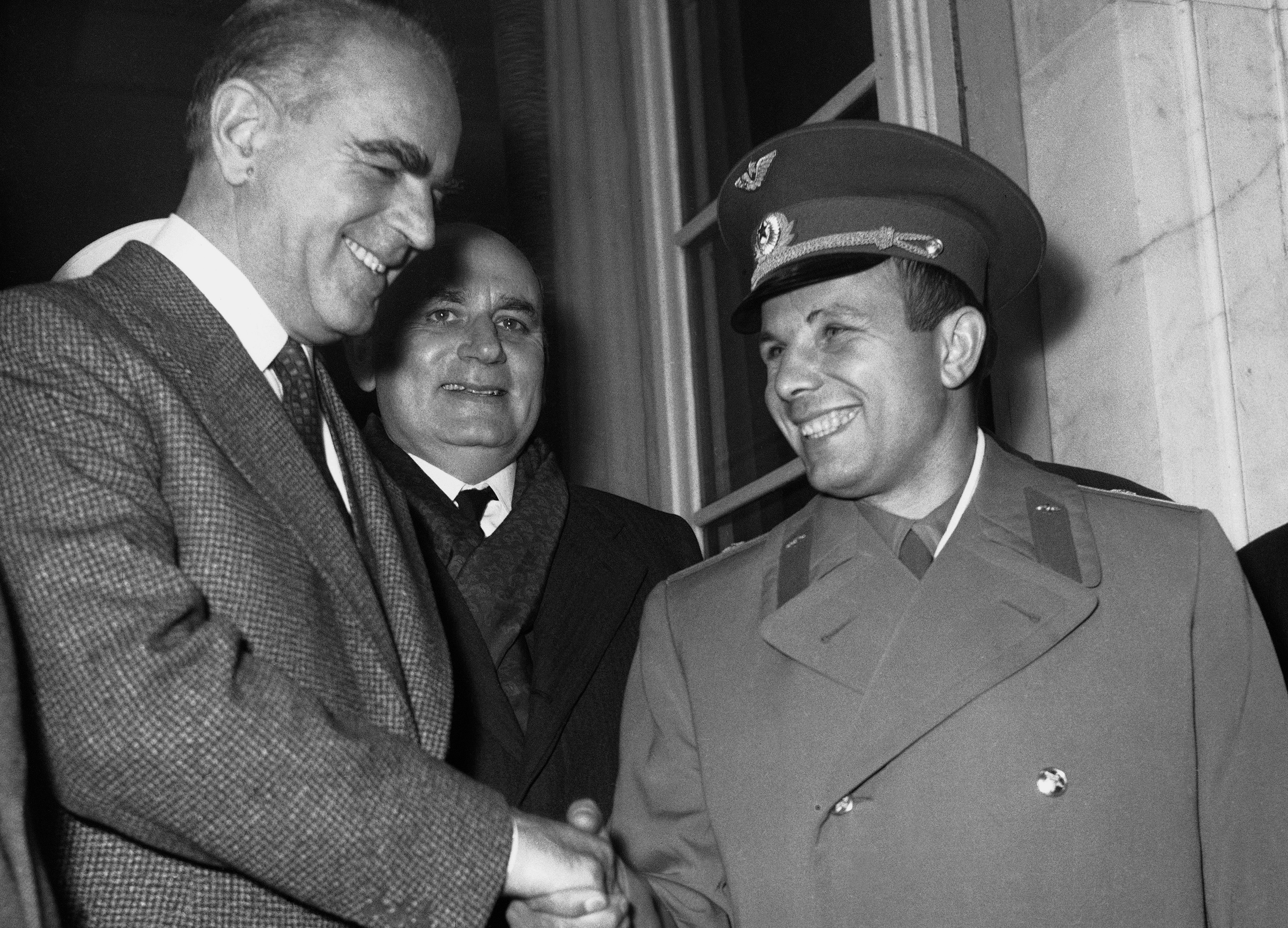 ap6202120124.jpg Καραμανλής, Γκαγκάριν