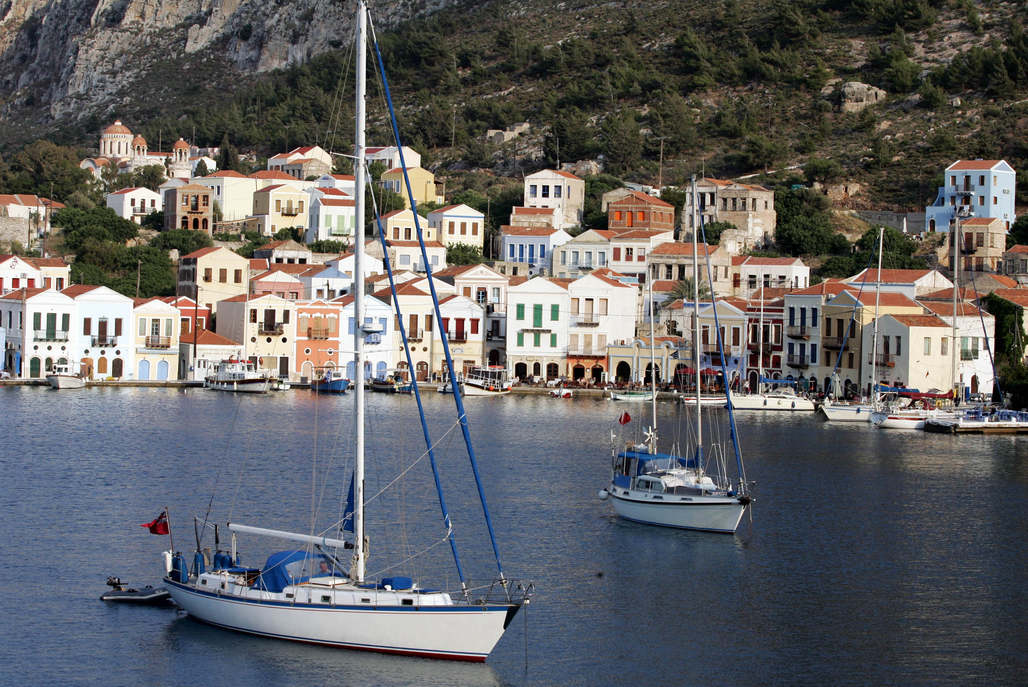 Περιμένοντας τους Τούρκους τουρίστες οι Καστελοριζιοί