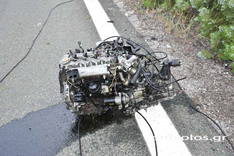 dsc_0006.jpeg Η σύγκρουση ήταν τόσο σφοδρή που το ΙΧ έγινε μια άμορφη μάζα ενώ η μηχανή του αυτοκινήτου εκσφενδονίστηκε πολλά μέτρα μακριά από το όχημα.