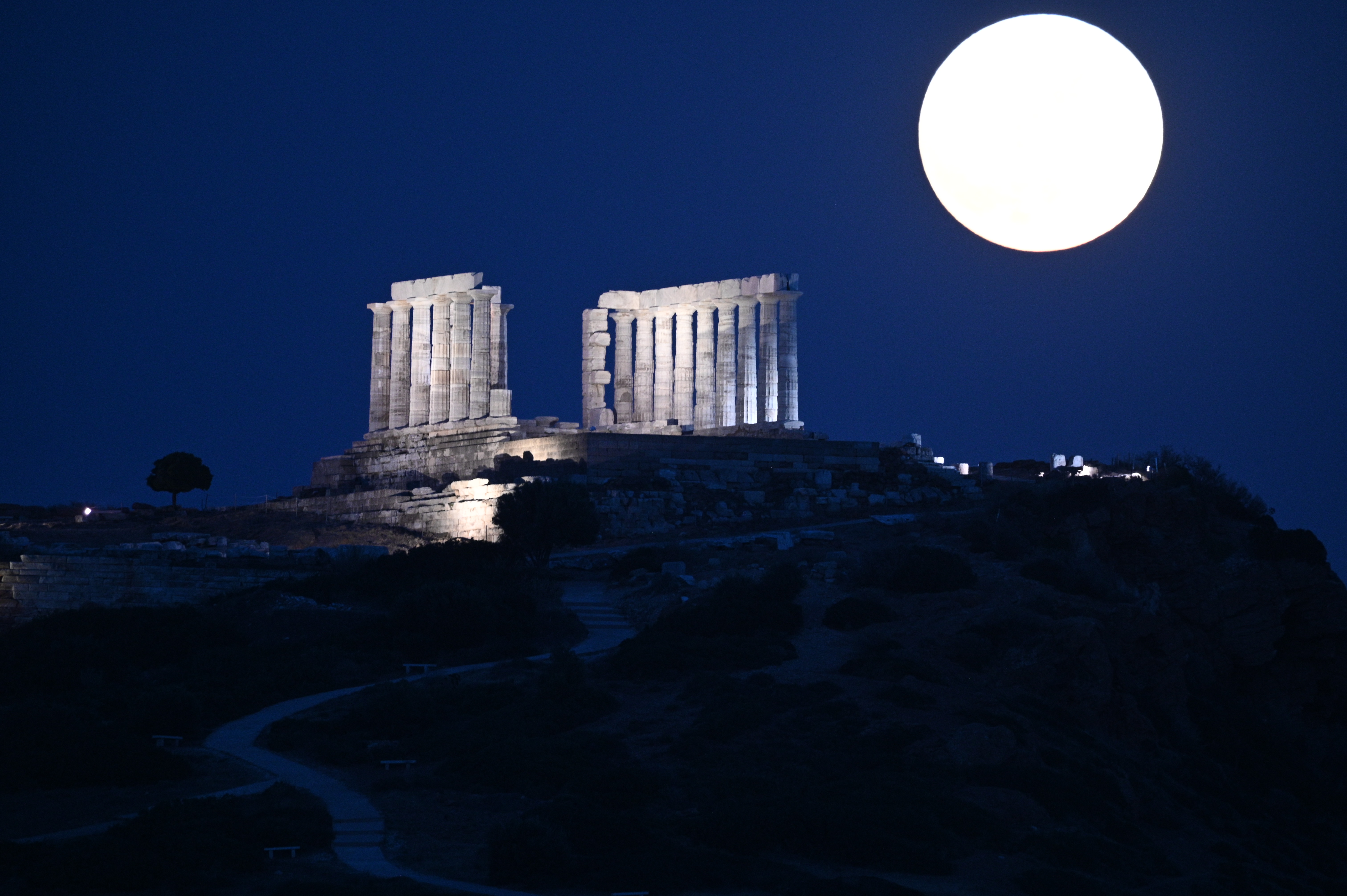 5330265.jpg Φεγγάρι της φράουλας