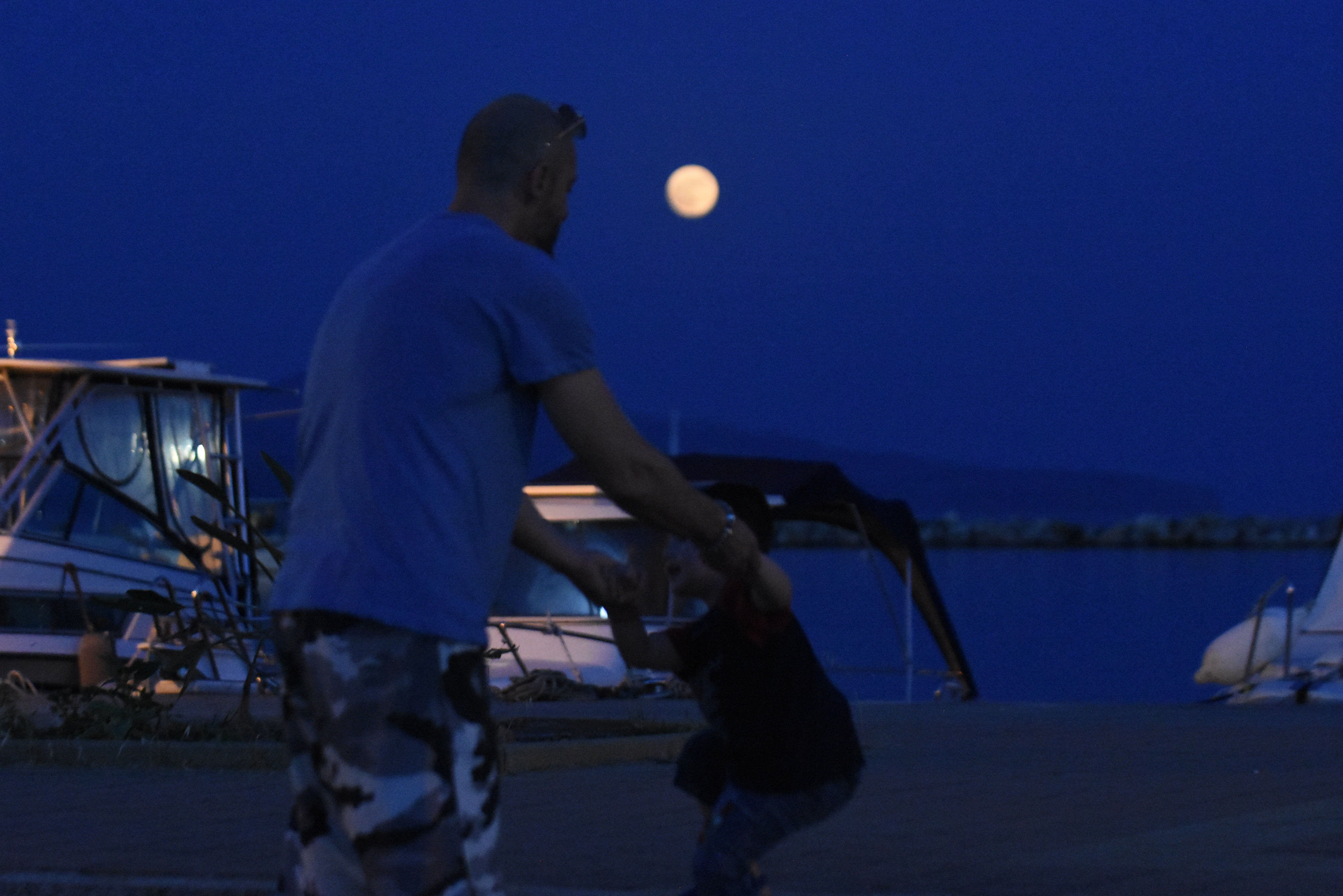 5330295.jpg Φεγγάρι της φράουλας