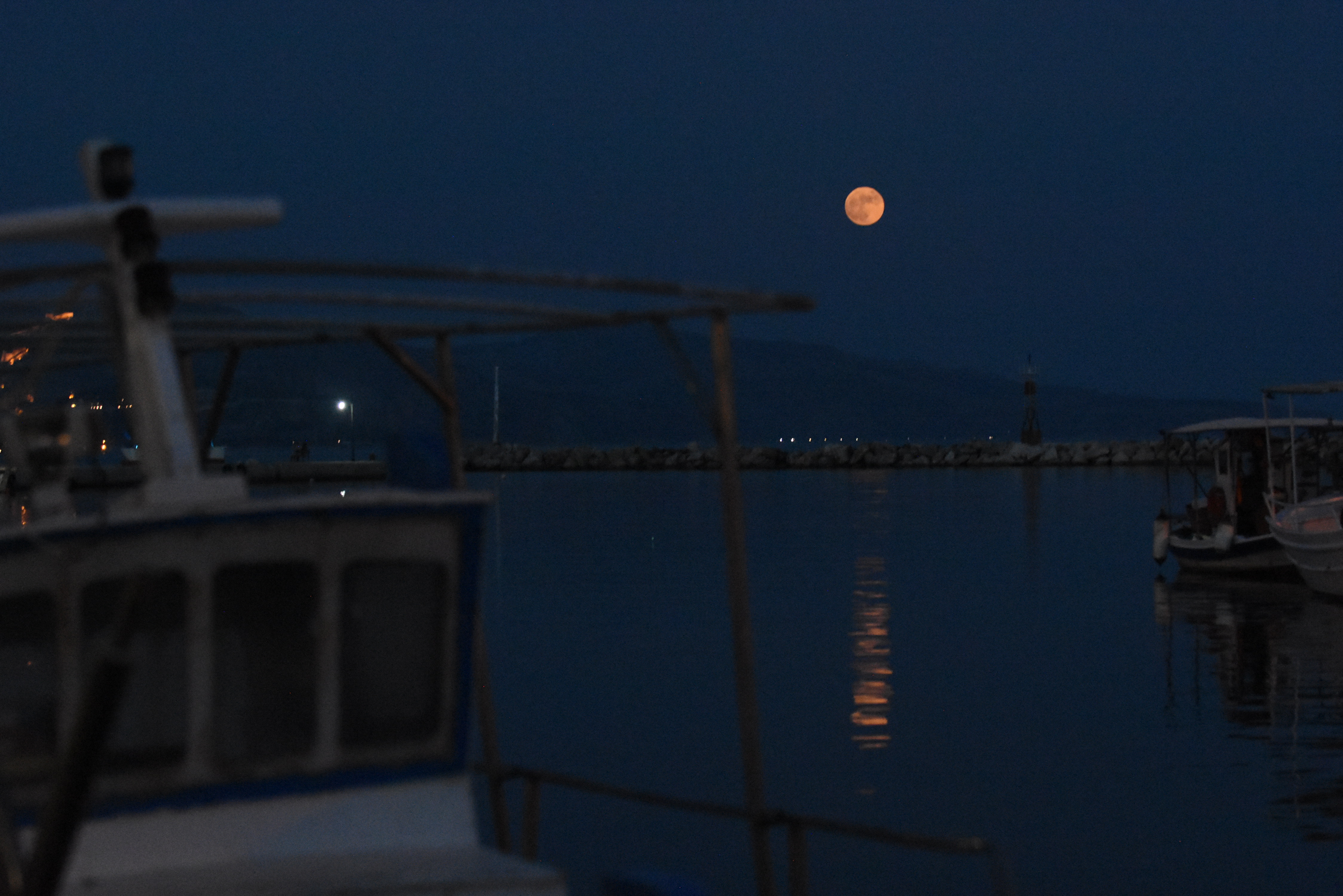 5330303.jpg Φεγγάρι της φράουλας