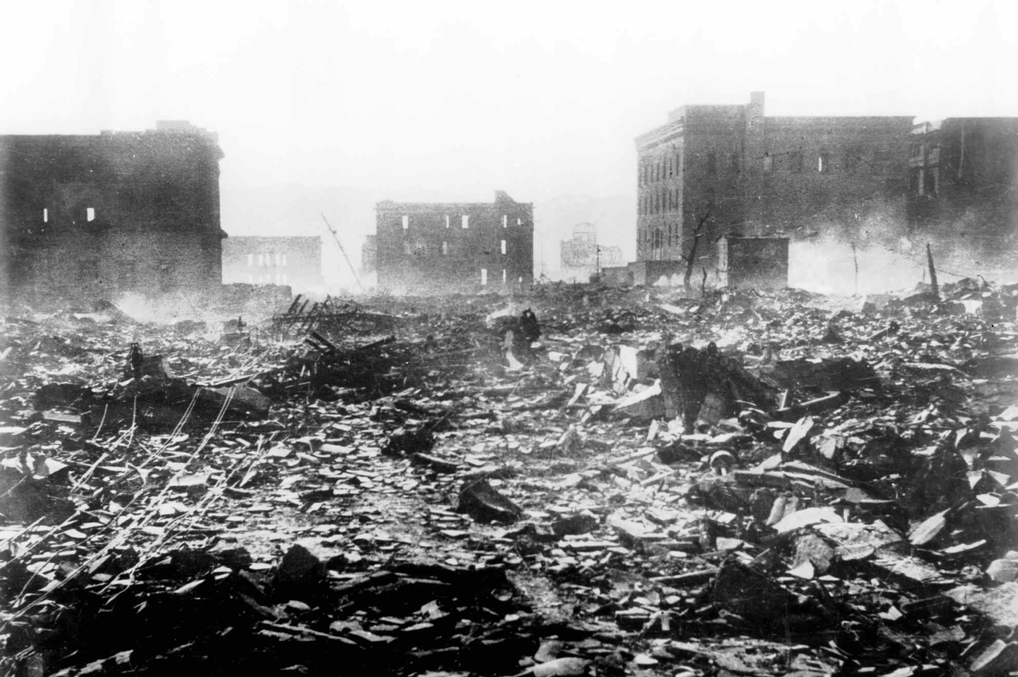 Когда скинули на нагасаки. Нагасаки ядерный взрыв. Взрыв в Японии Хиросима Нагасаки 1945. Бомбардировка Хиросимы и Нагасаки.