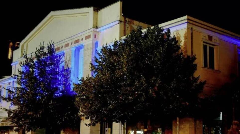 Γρεβενά: Φωταγωγημένο για τρεις ημέρες το δημαρχείο της πόλης προς τιμήν του «χρυσού» Τεντόγλου