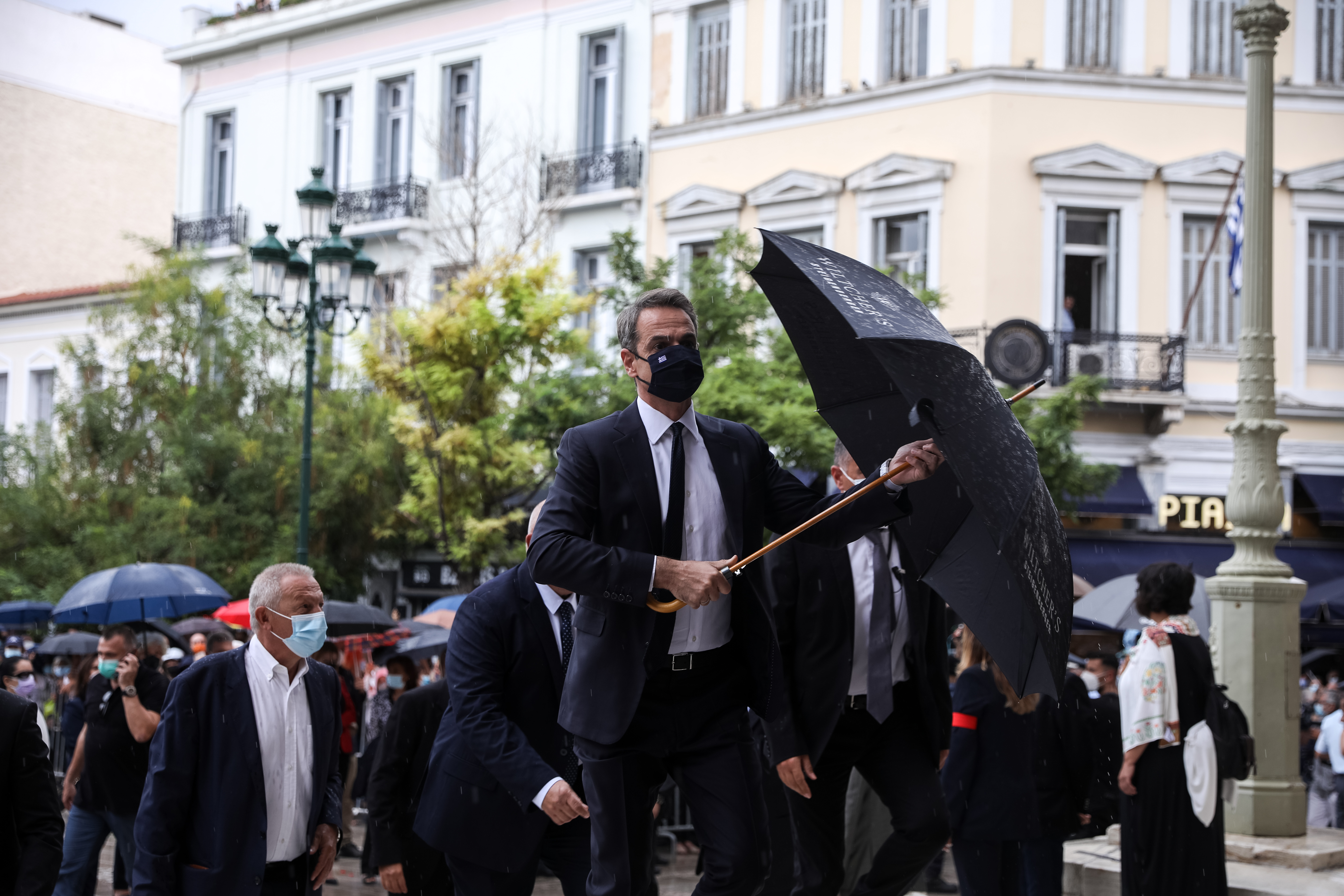 mitsotakis-obrella2.jpg