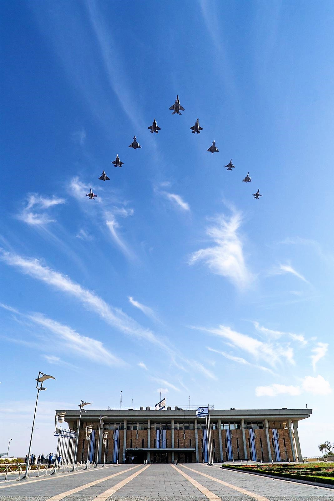 3305889.jpg 3305889.jpg