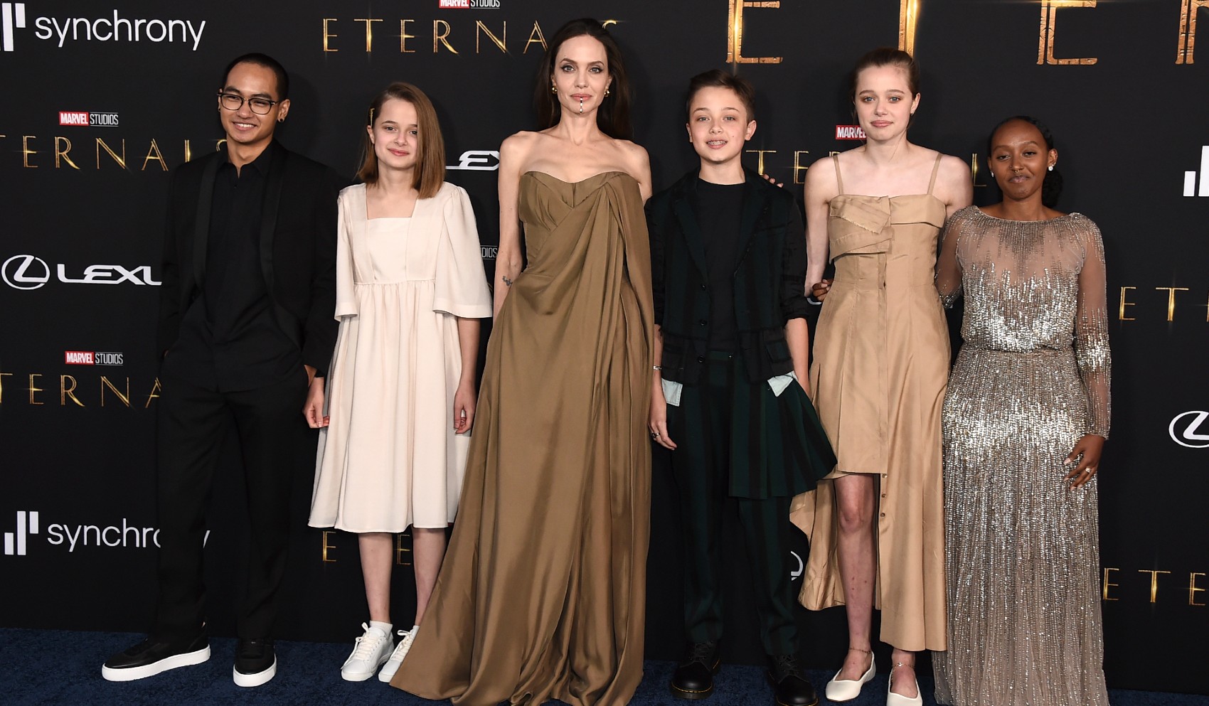 jolie-family.jpg Αντζελίνα Τζολί με τα παιδιά σε πρεμιέρα