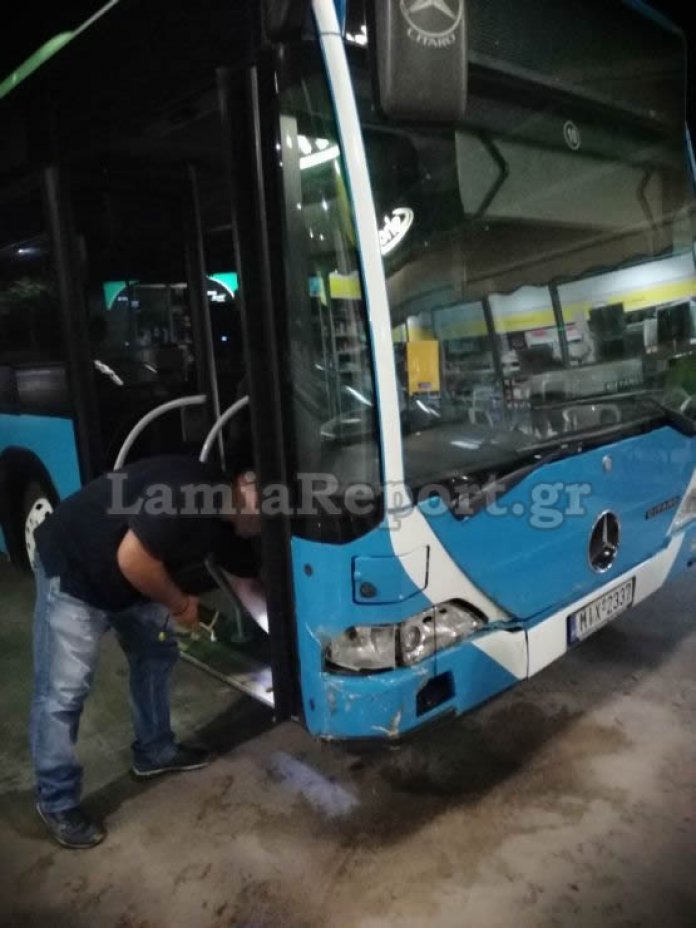 H ζημιά στο αστικό λεωφορείο από την σύγκρουση με το αγριογούρουνο