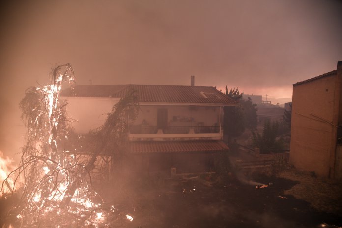 Φωτιά στην Εύβοια, εκκένωση στο χωριό Κοντοδεσπότι (eurokinissi)