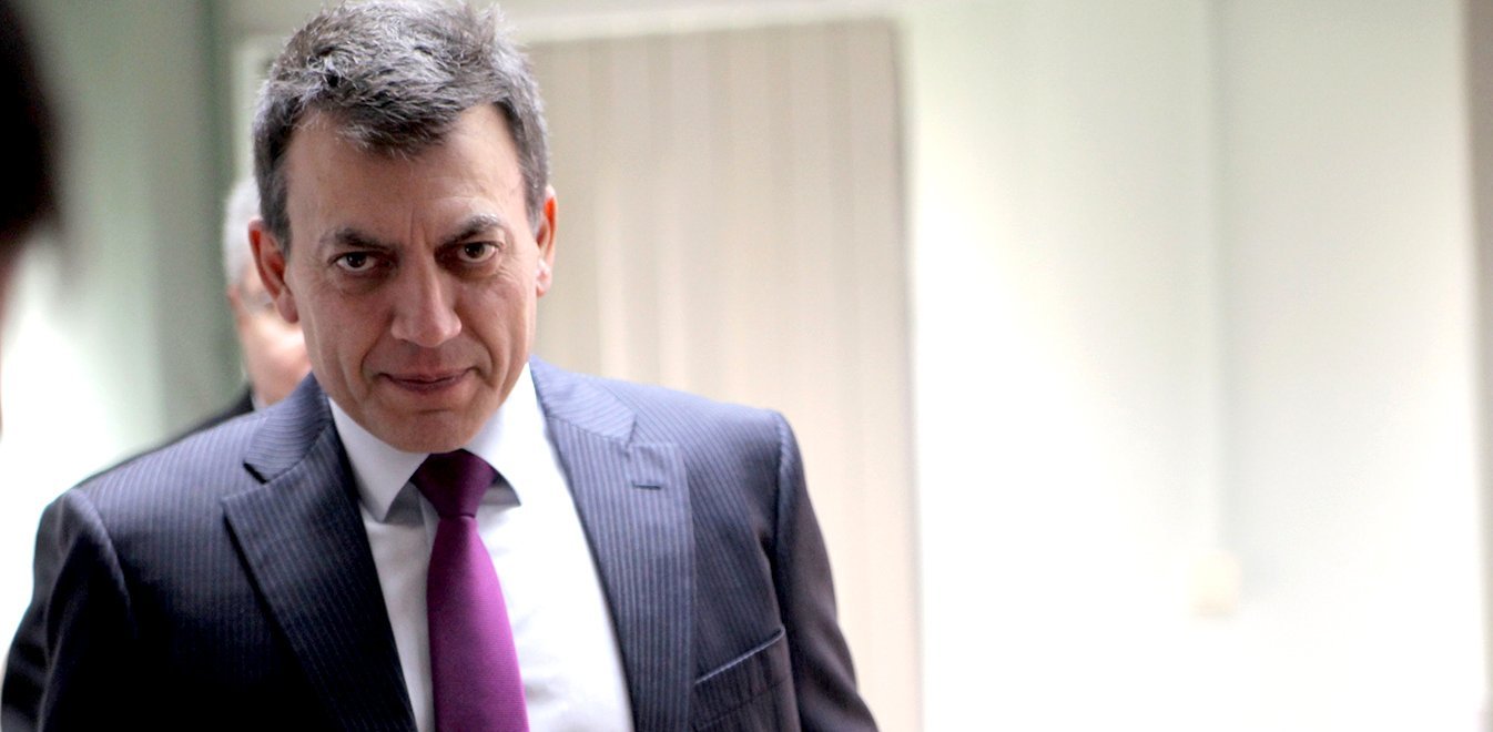 Βρούτσης στο ethnos.gr: Επταήμερη λειτουργία επιχειρήσεων, πενθήμερο για εργαζομένους