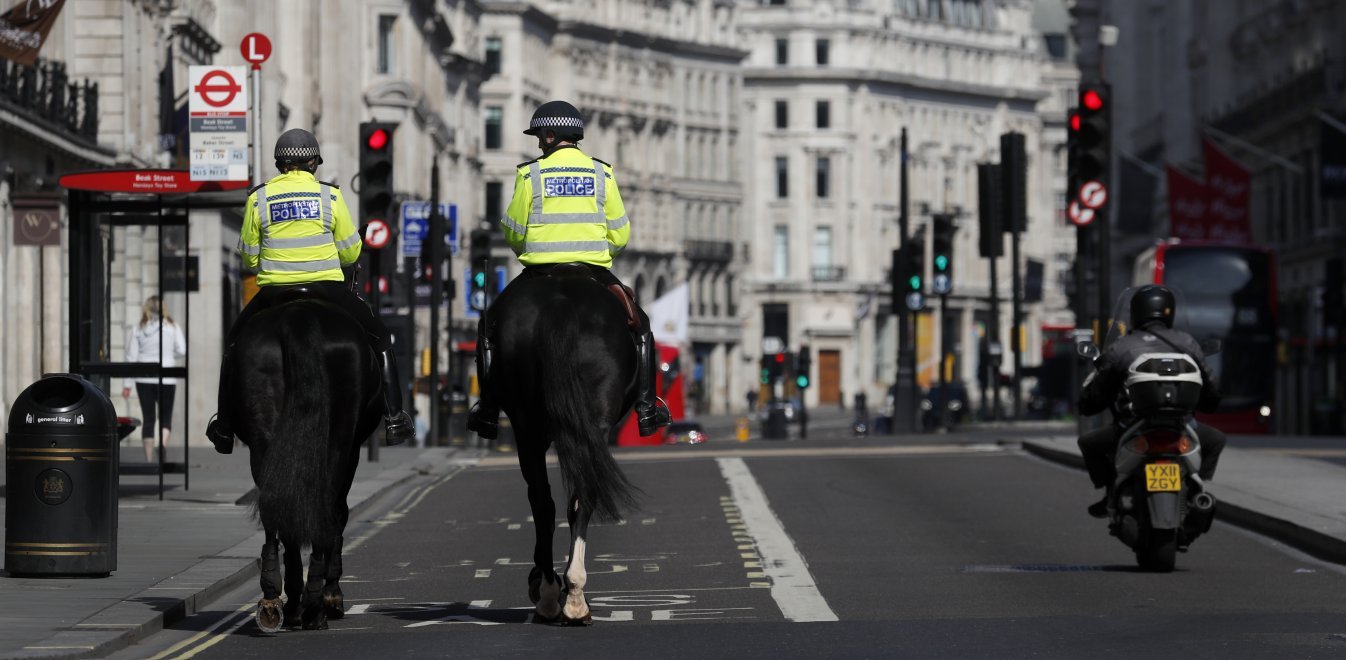 Βρετανία: Δεν αποκλείεται χαλάρωση για τις συναντήσεις σε εξωτερικούς χώρους