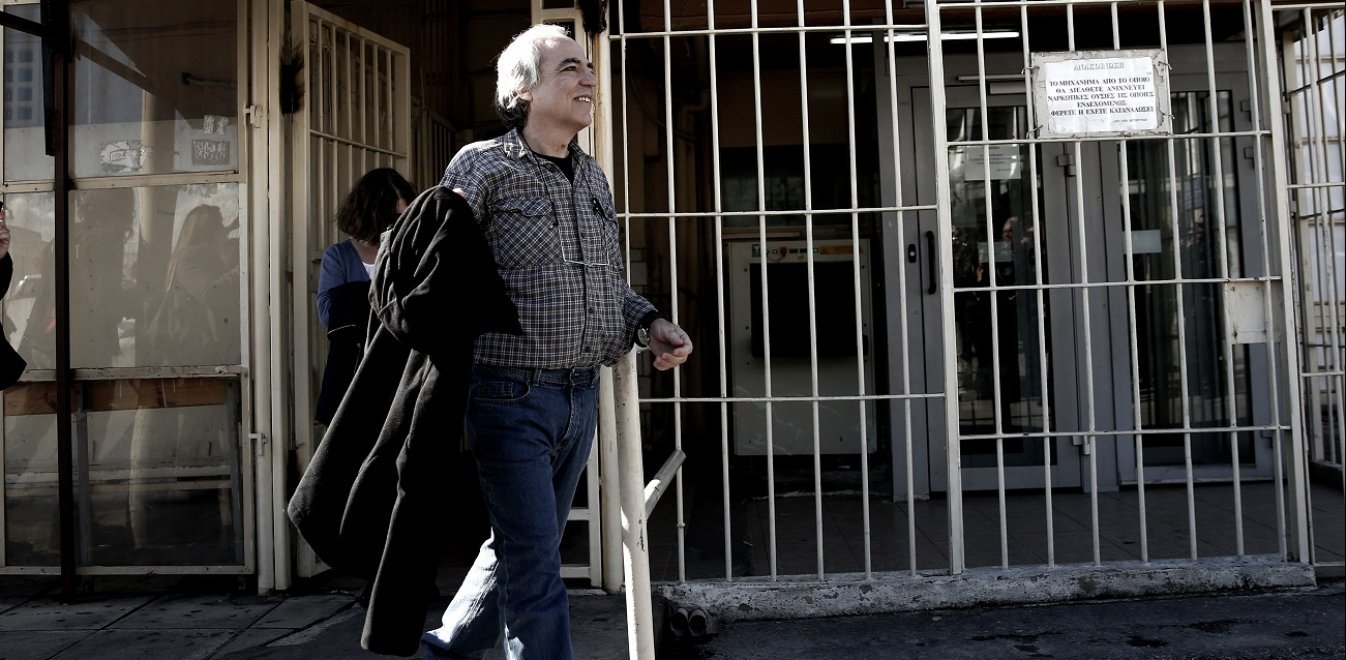 Η λακκούβα που... τέλειωσε την 17 Νοέμβρη