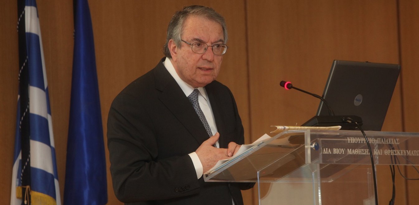 Μπαμπινιώτης για τις κάμερες: Ο δάσκαλος πρέπει να φαίνεται