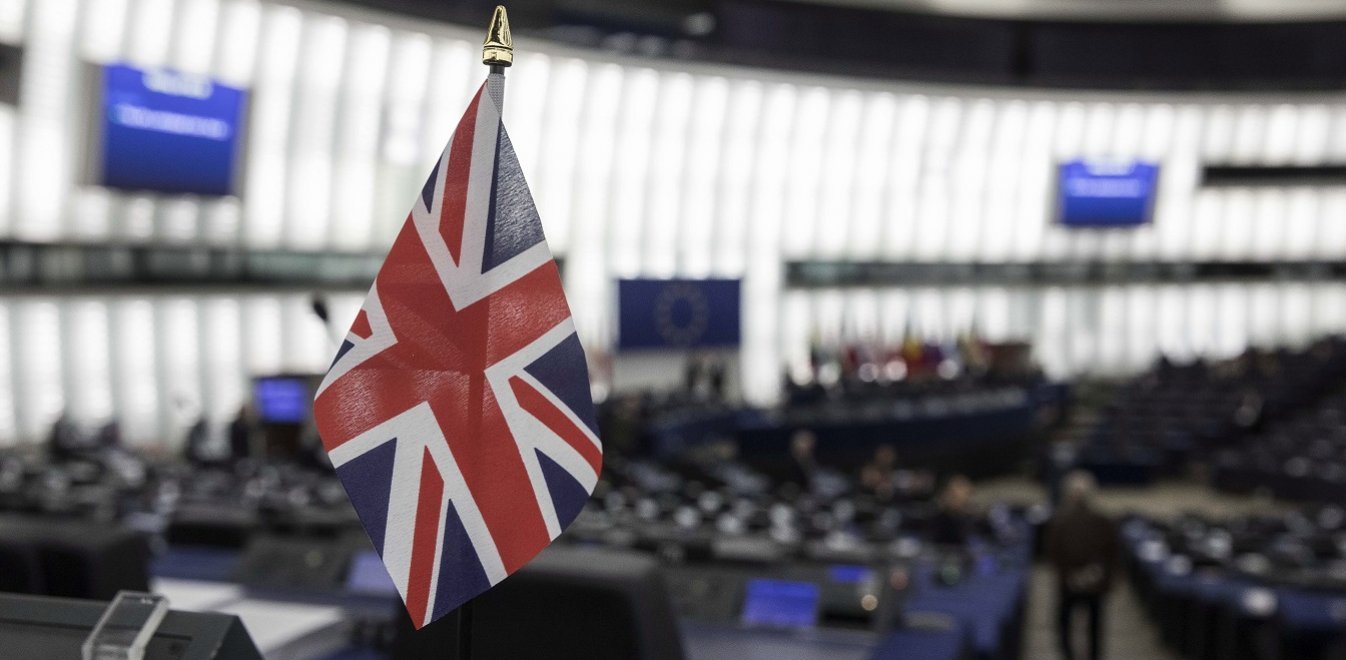 Συνεχίζεται η αγωνία για το Brexit: Κατρακυλά η στερλίνα - Απαισιόδοξοι οι Βρετανοί