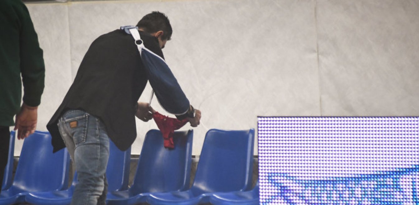 Ο Γιαννακόπουλος άφησε κόκκινο εσώρουχο στον πάγκο του Ολυμπιακού (pics)