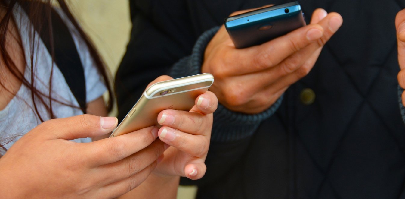 Î¤Î± Î±ÎºÏÎ¹Î²ÏŒÏ„ÎµÏÎ± Î´ÎµÎ´Î¿Î¼Î­Î½Î± ÎºÎ¹Î½Î·Ï„Î®Ï‚ Ï„Î·Î»ÎµÏ†Ï‰Î½Î¯Î±Ï‚ ÏƒÏ„Î·Î½ Î•Ï…ÏÏŽÏ€Î· Î­Ï‡ÎµÎ¹ Î· Î•Î»Î»Î¬Î´Î± (infographic)