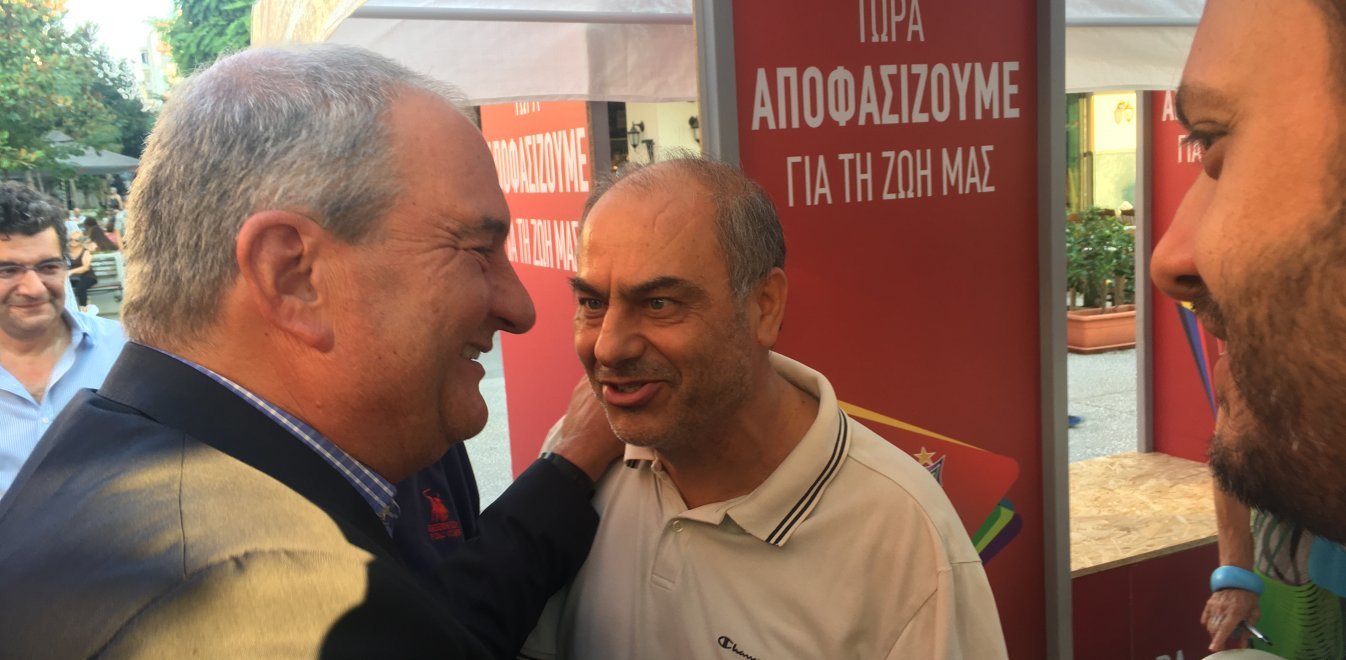 Καραμανλής σε εκλογικό κέντρο του ΣΥΡΙΖΑ: Καλό κουράγιο! (pics+vid)