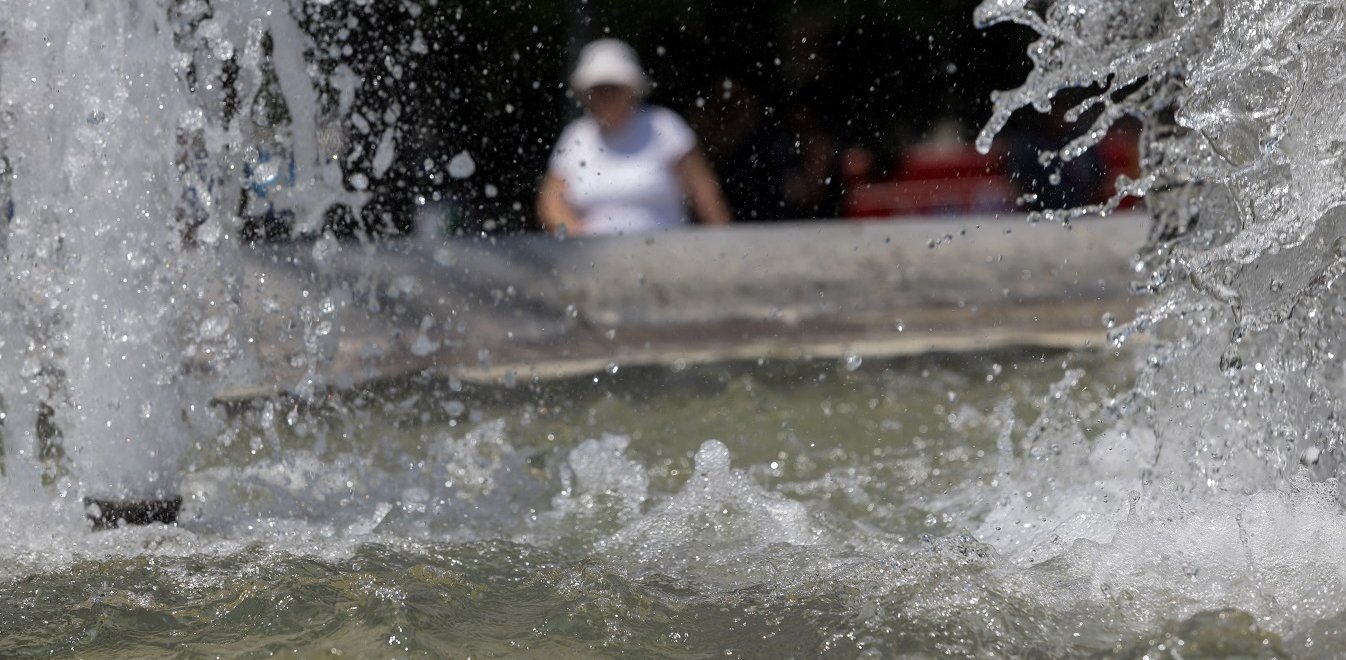 Καιρός: Υψηλές θερμοκρασίες και ισχυροί άνεμοι (vid)