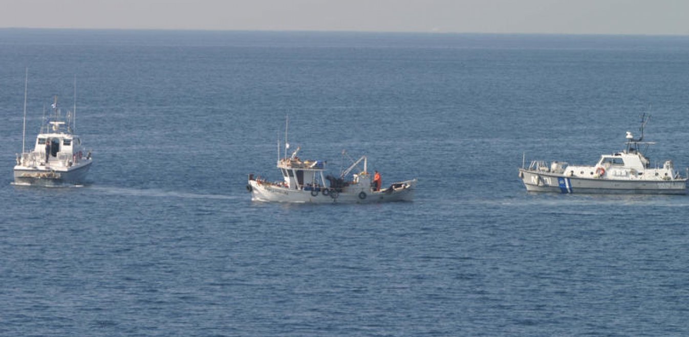 Τουρκικό σκάφος και ελικόπτερο παρενόχλησαν Έλληνα ψαρά στη Σάμο Τουρκικό σκάφος και ελικόπτερο παρενόχλησαν Έλληνα ψαρά στη Σάμο