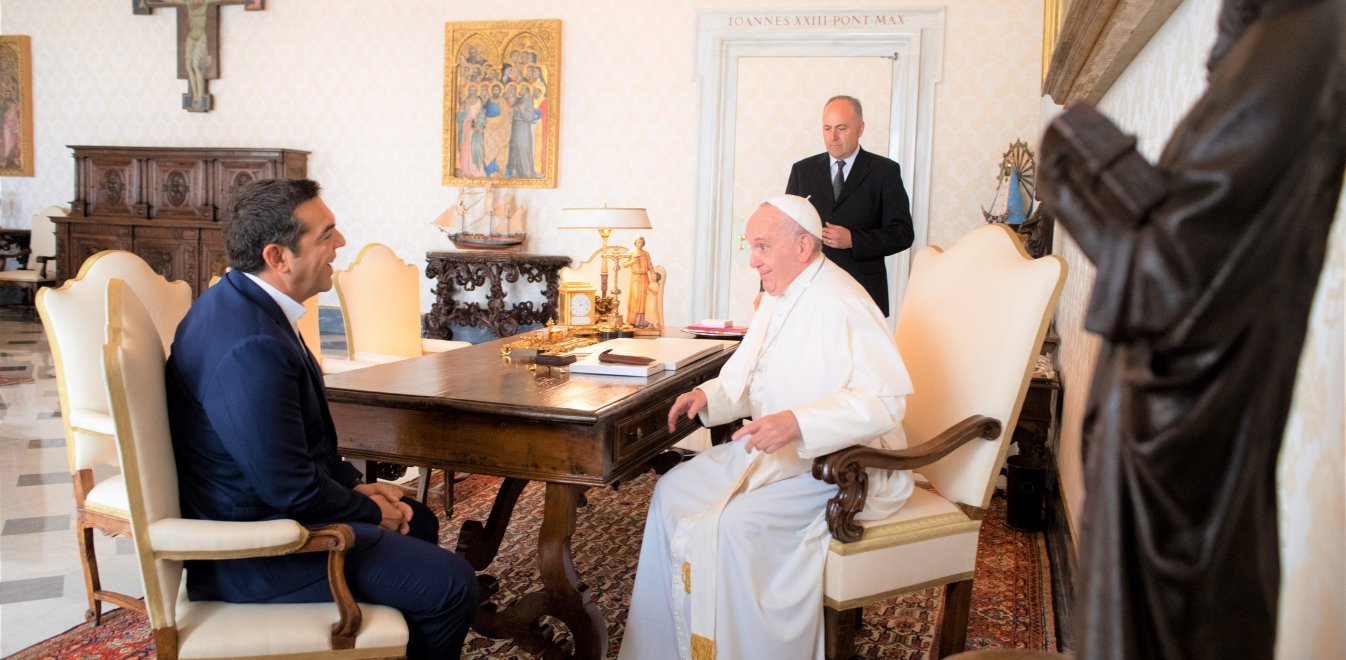 Συγχαρητήρια Πάπα Φραγκίσκου σε Τσίπρα για τις πολιτικές του στην κρίση και το Προσφυγικό