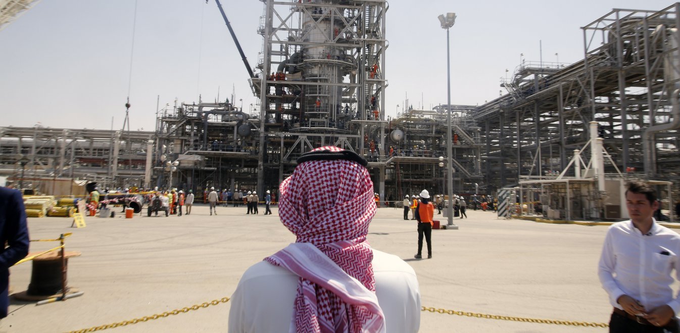 Aramco: Στη δημοσιότητα οι εικόνες από την καταστροφή στις εγκαταστάσεις