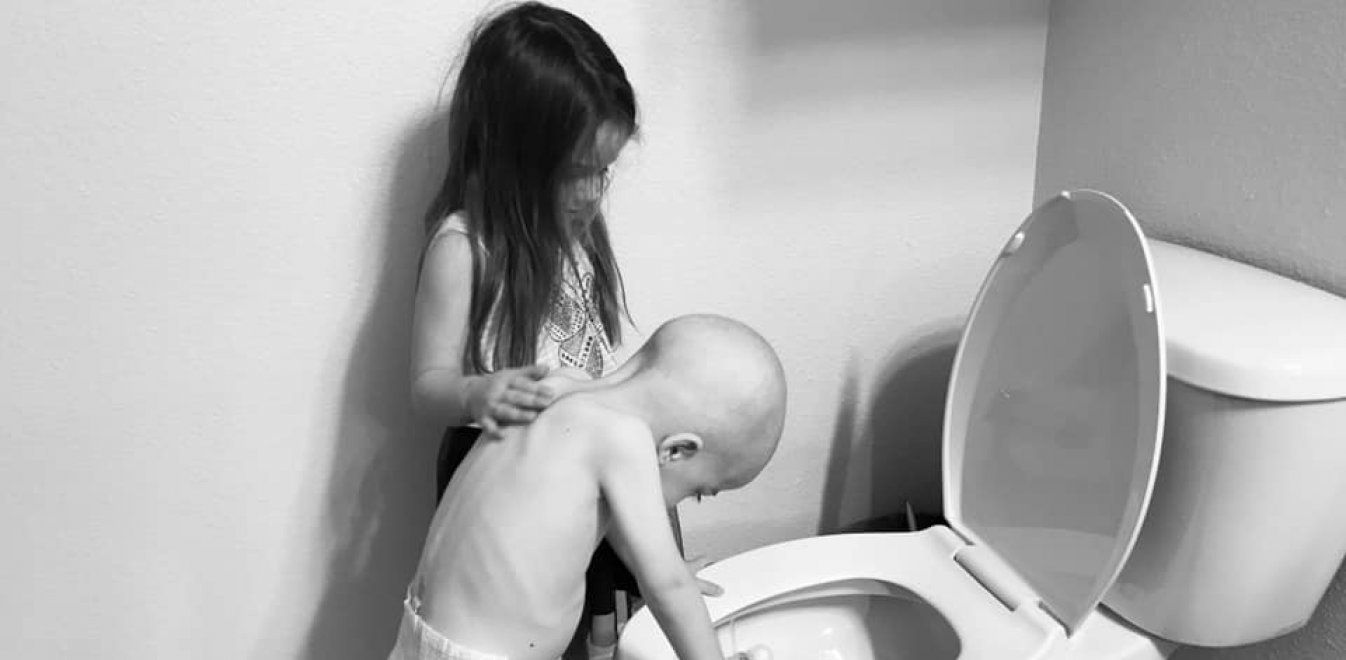 Παιδικός καρκίνος: Η φωτογραφία που θα μας θυμίζει πάντα όσα δεν αντέχουμε να δούμε