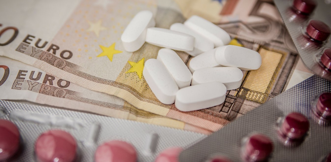 Αποτέλεσμα εικόνας για «Παγώνουν» οι τιμές των φαρμάκων - Τι αποφάσισαν Μητσοτάκης - Κικίλιας
