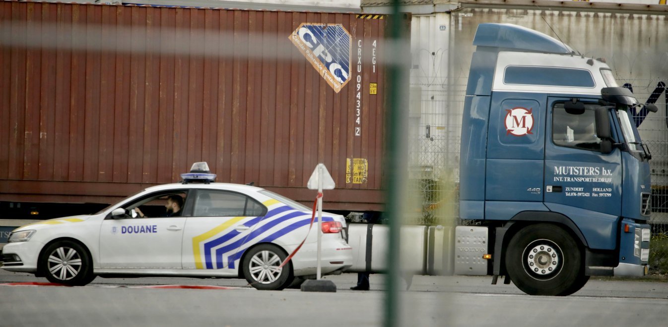 Βέλγιο: Η αστυνομία βρήκε 12 μετανάστες ζωντανούς σε φορτηγό ψυγείο