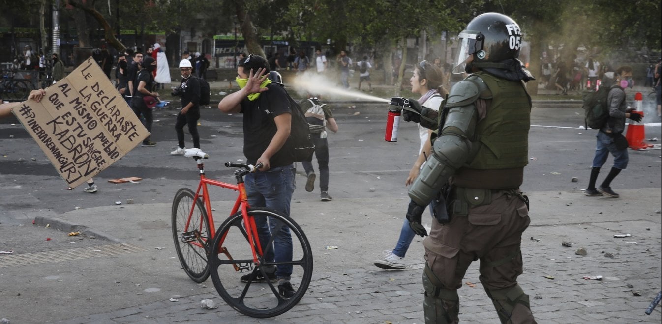 Χιλή: Καταπάτηση ανθρωπίνων δικαιωμάτων - Ρίχνουν στο ψαχνό, 18 νεκροί (vids)