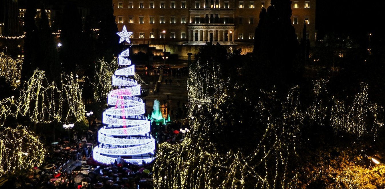 Δήμος Αθηναίων: Η Coca-Cola αναλαμβάνει το χριστουγεννιάτικο στολισμό στο Σύνταγμα 