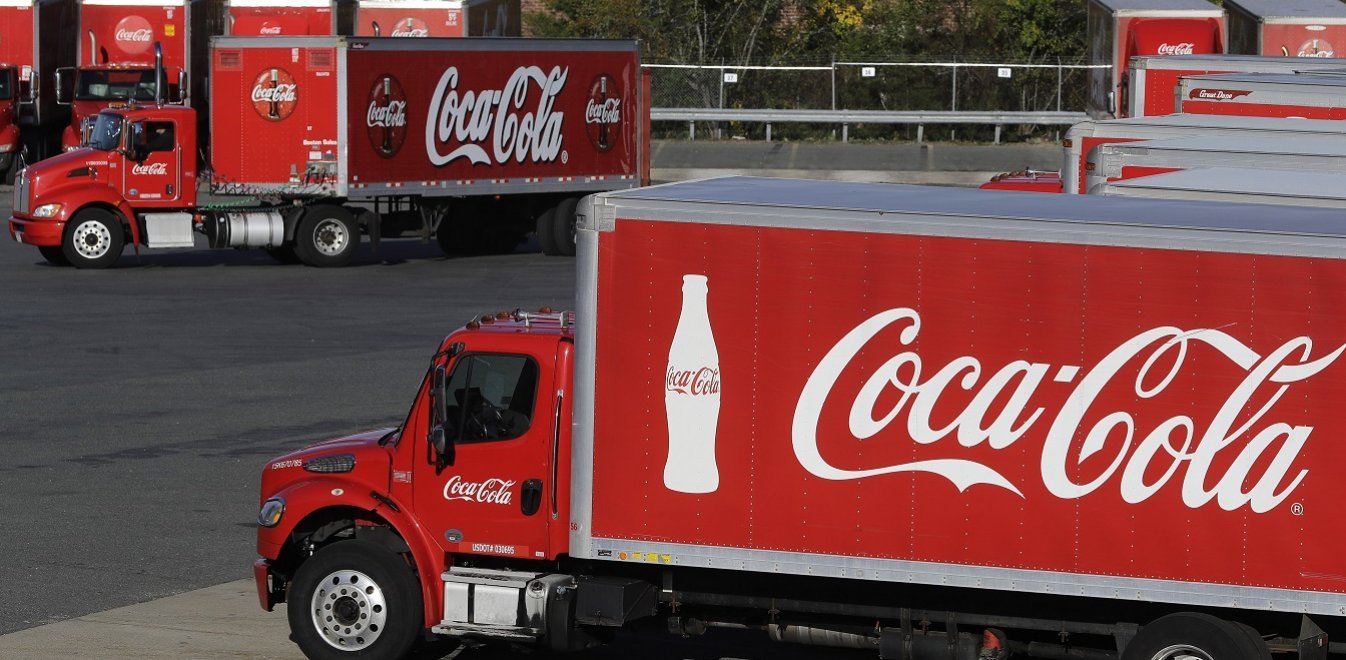 Coca-Cola HBC: Καταργεί την πλαστική μεμβράνη στις πολυσυσκευασίες αλουμινίου
