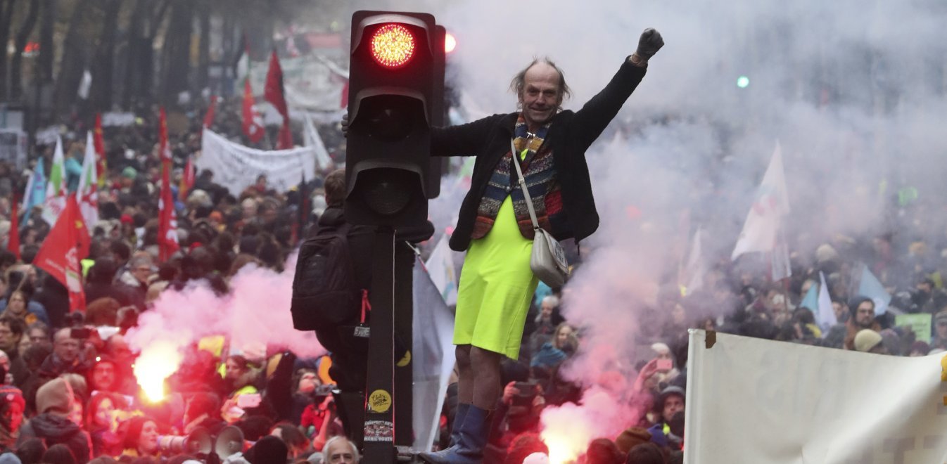 «Καζάνι που βράζει» η Γαλλία - 1,5 εκατ. διαδηλωτές για το συνταξιοδοτικό (pics)