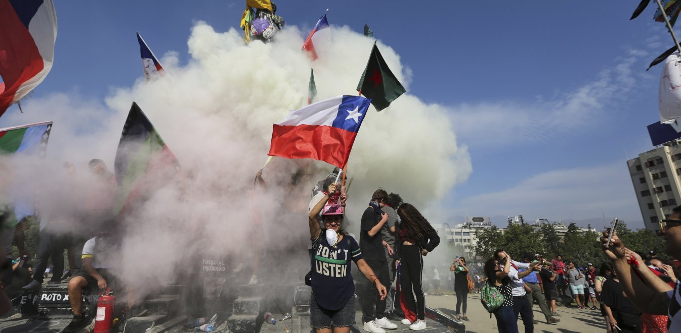 Χιλή: 50 ημέρες διαδηλώσεων, χιλιάδες στους δρόμους, 26 νεκροί (pics)