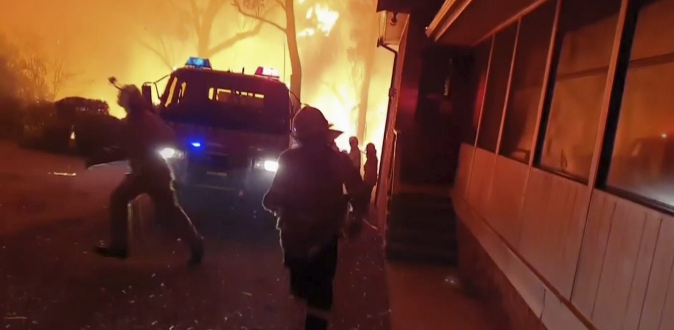 Αυστραλία: Οι πυροσβέστες περνούν τα Χριστούγεννα στις φλόγες
