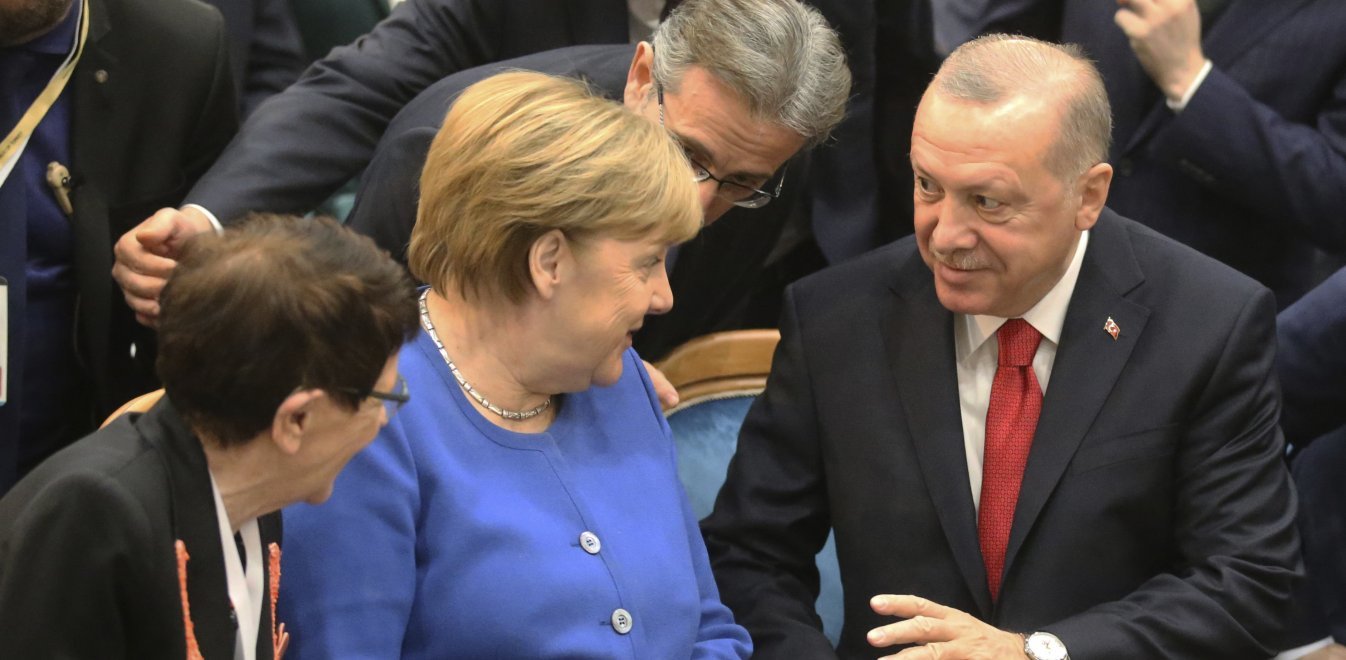 Απειλές Ερντογάν στη συνάντηση με Μέρκελ: «Το λυβικό χάος θα επεκταθεί» 