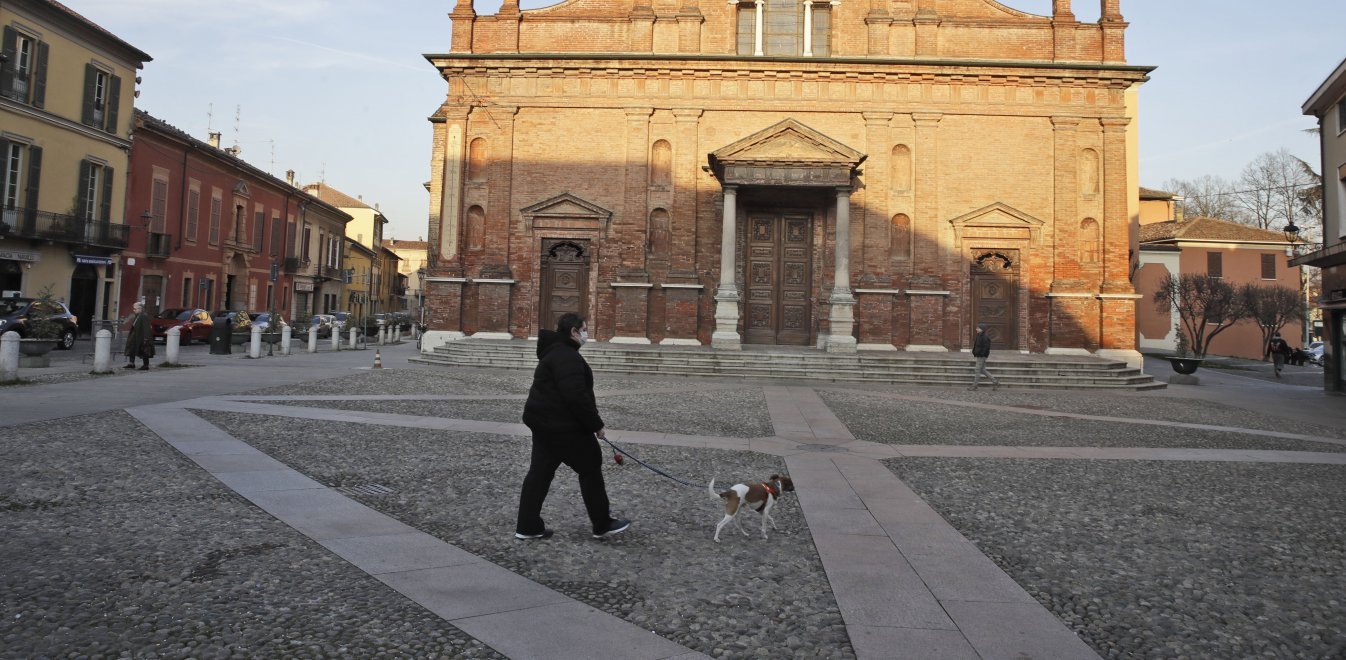 Κοροναϊός: 34 κρούσματα σε μία ημέρα και 12 πόλεις σε καραντίνα στην Ιταλία