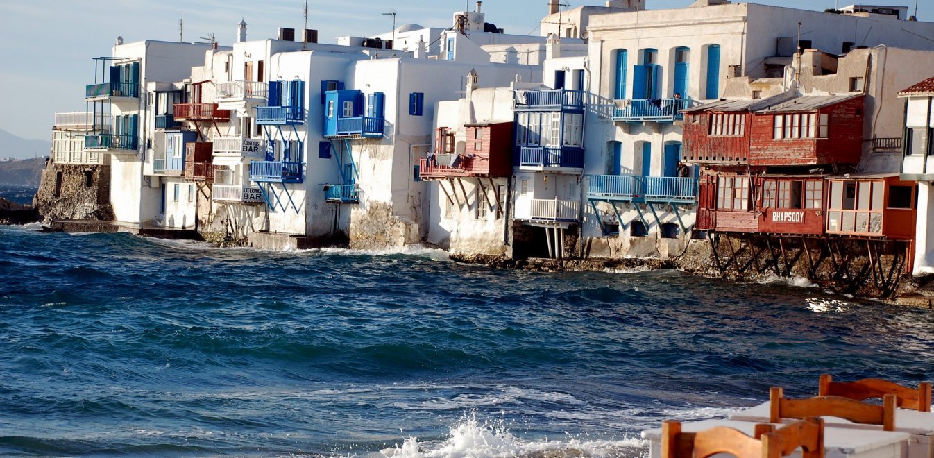 Guardian για τον τουρισμό στην Ελλάδα: Οι νέοι κανόνες στην παραλία και στα ξενοδοχεία
