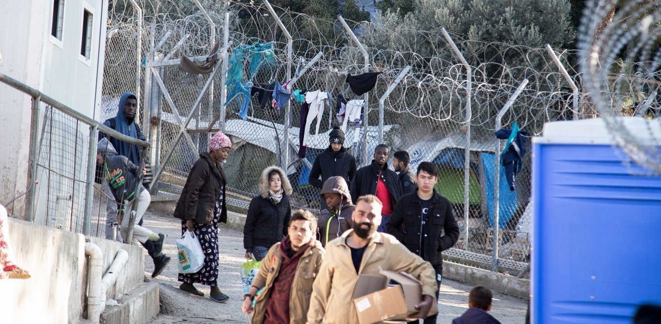 Η κυβέρνηση επιτάσσει κτίρια προκειμένου να εγκατασταθούν πρόσφυγες