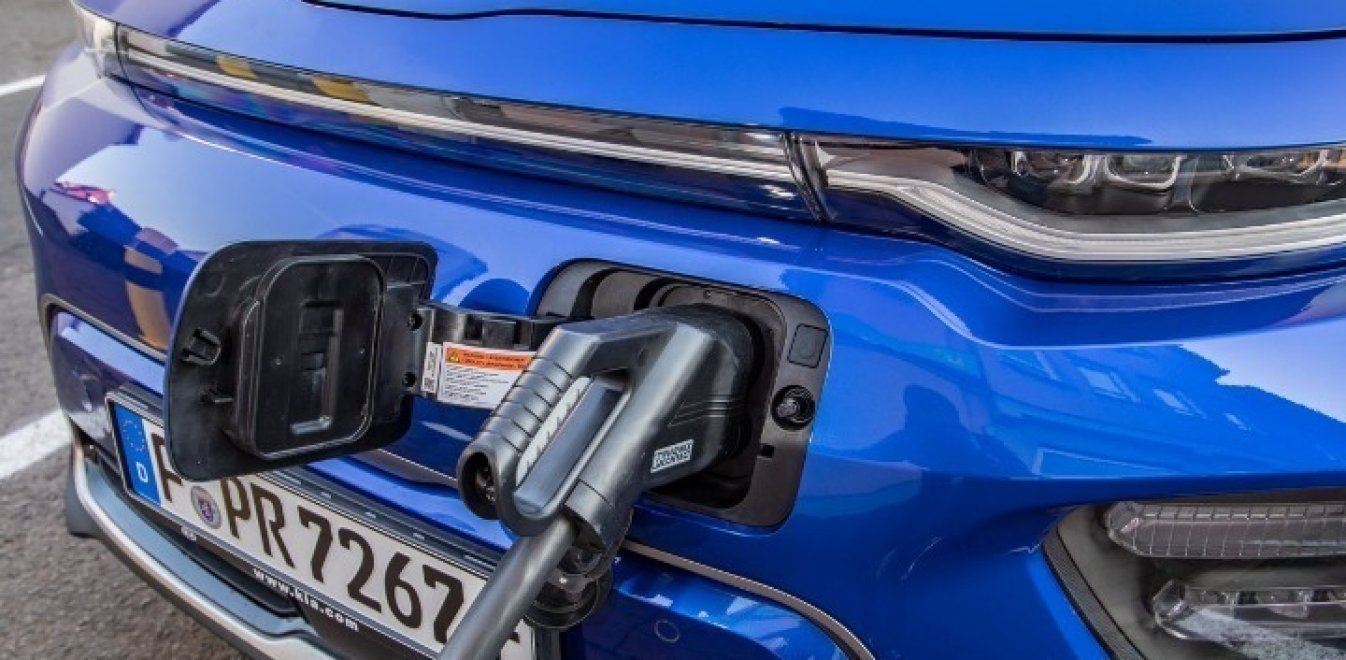 Ηλεκτρικά αυτοκίνητα: Σημαντική παράμετρος του κόστους τους οι μπαταρίες