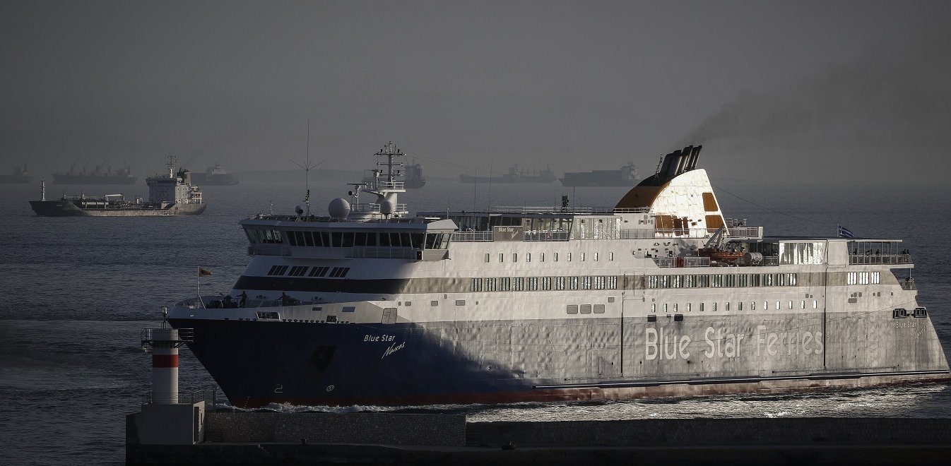 Κοροναϊός - Συναγερμός στη Λήμνο: Σε καραντίνα το πλοίο Blue Star Mykonos