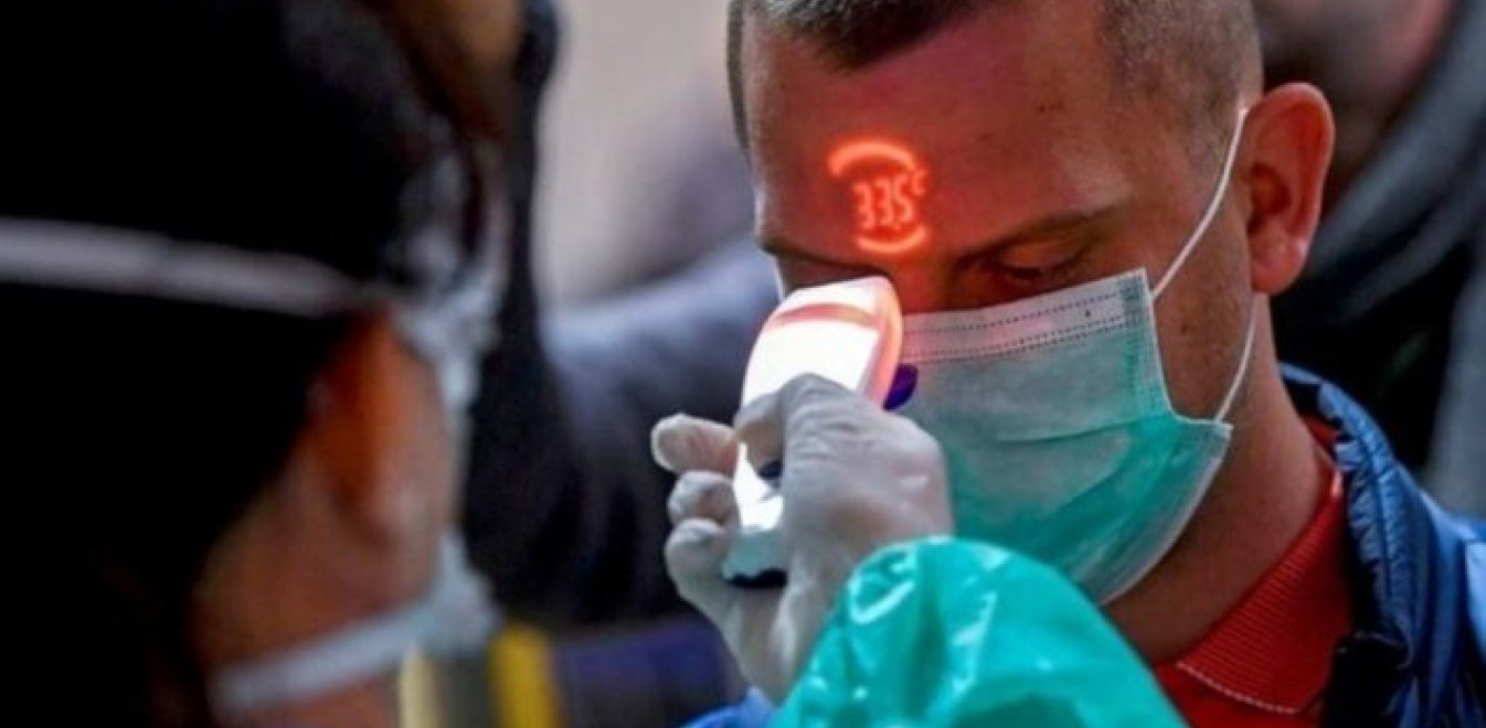 1,3 δισ. πληθυσμός, 125 κρούσματα: Πώς αντέδρασε ο κορονοϊός στη ζέστη και τις παράδοξες μεθόδους της Ινδίας