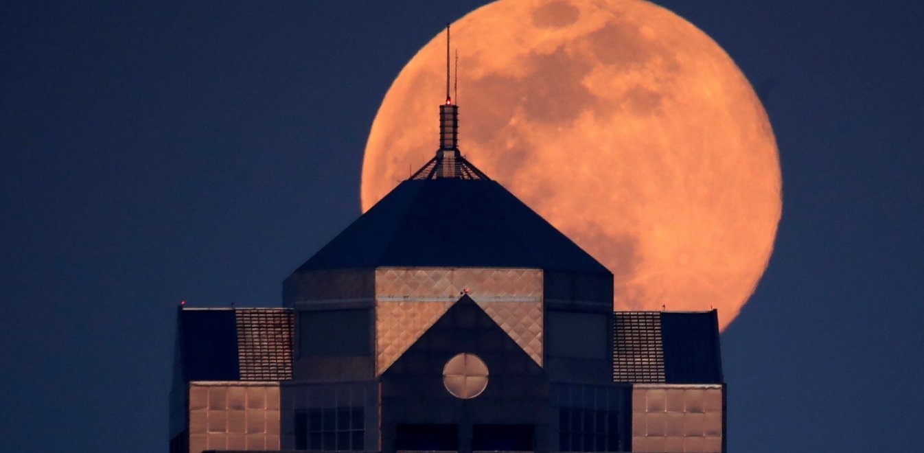 Ροζ πανσέληνος: Δείτε το μεγαλύτερο φεγγάρι του 2020 8