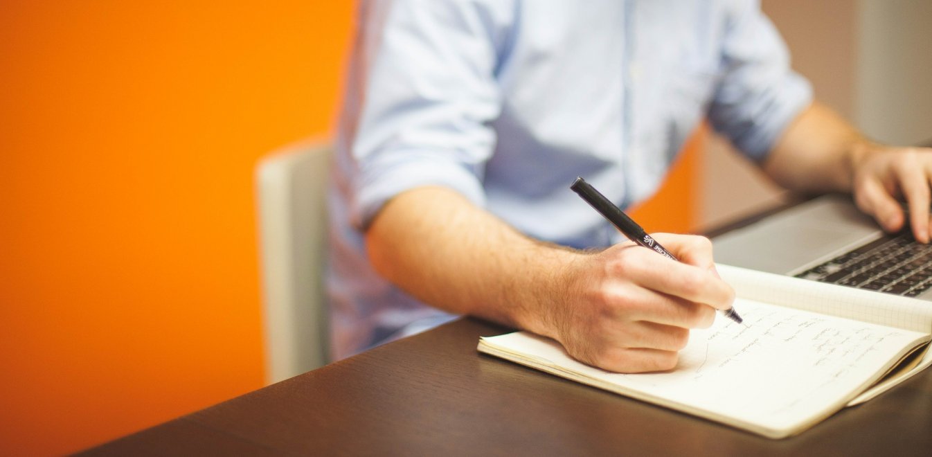 Κορονοϊός: Ξεκινά η τηλεκατάρτιση των επιστημόνων - Πότε και πώς θα λάβουν τα 600 ευρώ