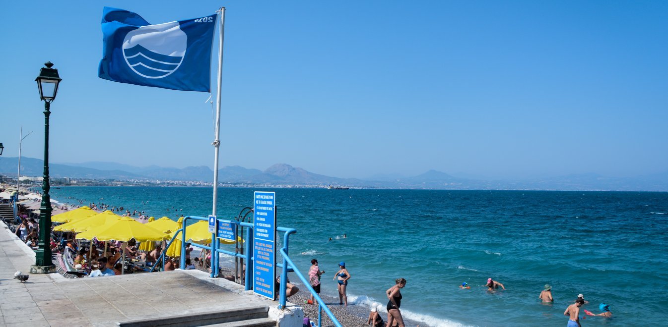Δεύτερη παγκοσμίως η Ελλάδα στις παραλίες με Γαλάζια Σημαία | Έθνος