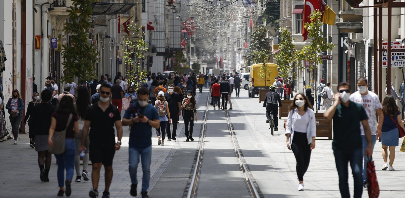 Η κατάρρευση της τουρκικής λίρας «ζαλίζει» ελληνικές εξαγωγές και τουρισμό
